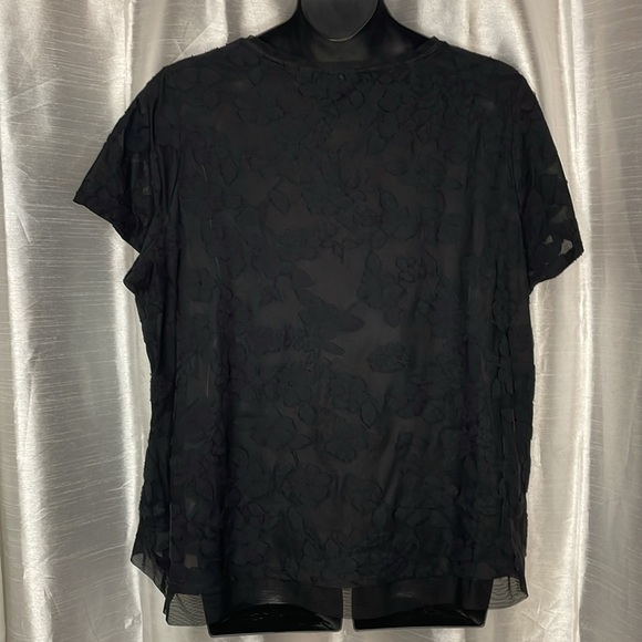 EVRI Women’s 3X Black Semi Sheer Textured  Floral V Neck Short Sleeve Top - Picture 2 of 7